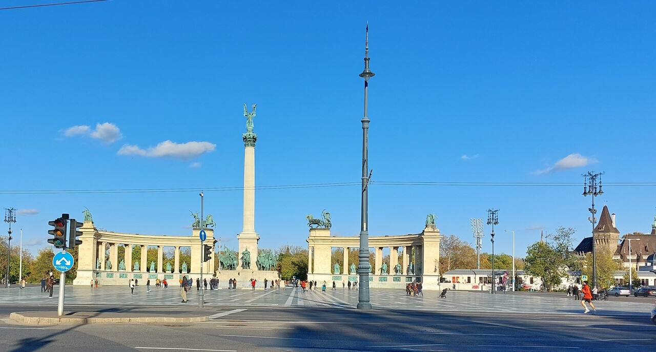 Budapest-Heroes--Square-Millennium-Monument-1.jpg