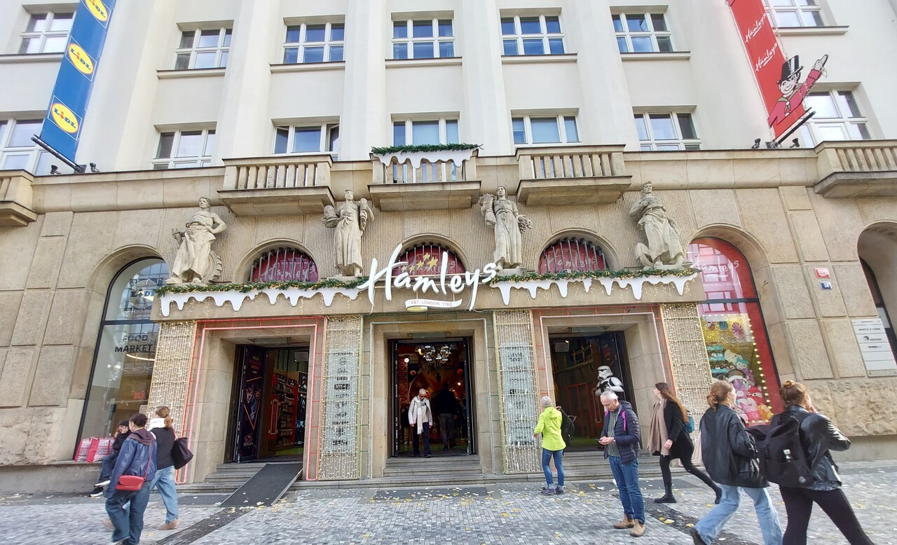 Prague---Hamley-s-toy-Store-2.jpg