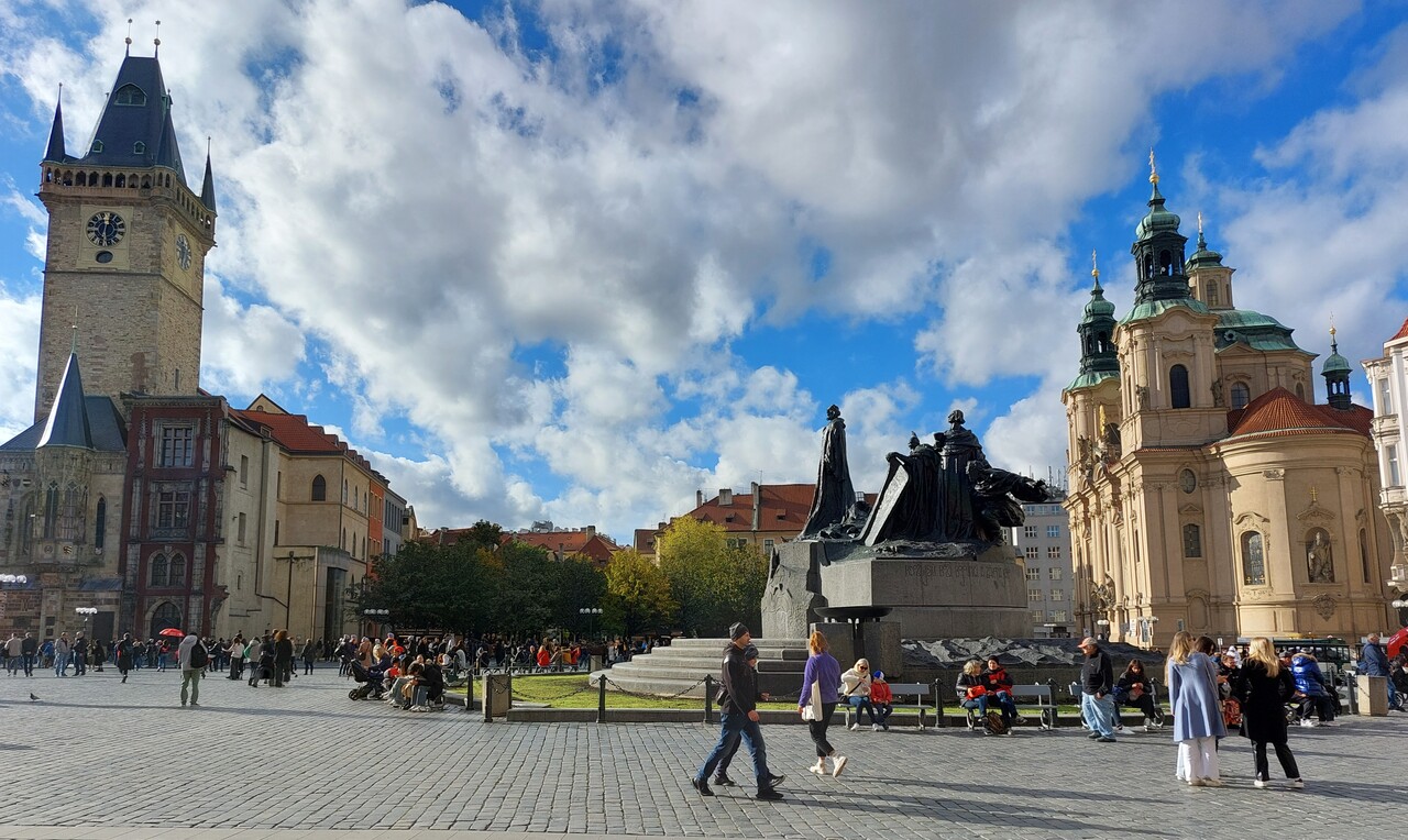 Prague---Plaza-near-Astronomical-Clock-5-cropped.jpg