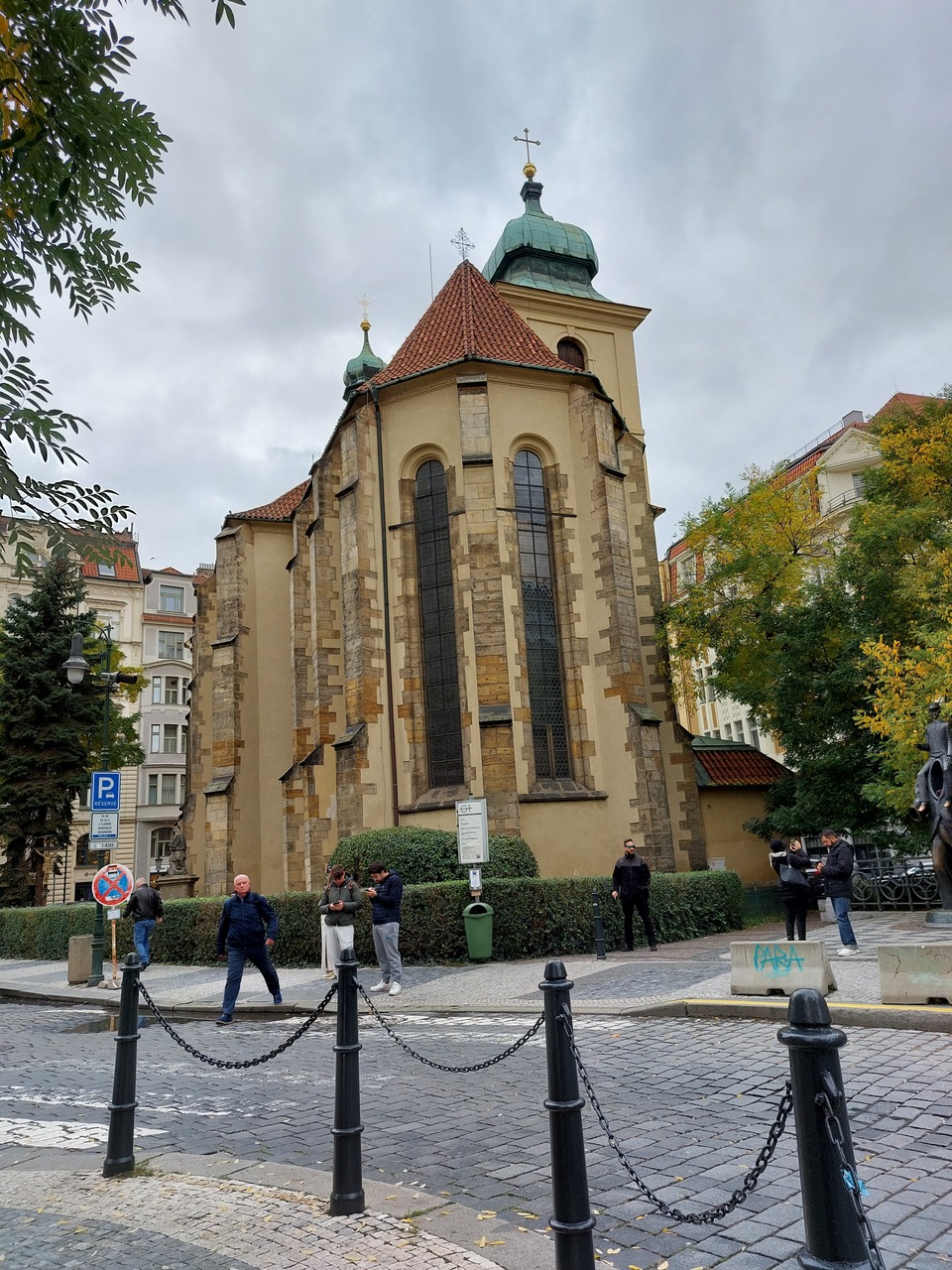 Prague-Jewish-34---Old-New-Synagogue-.jpg
