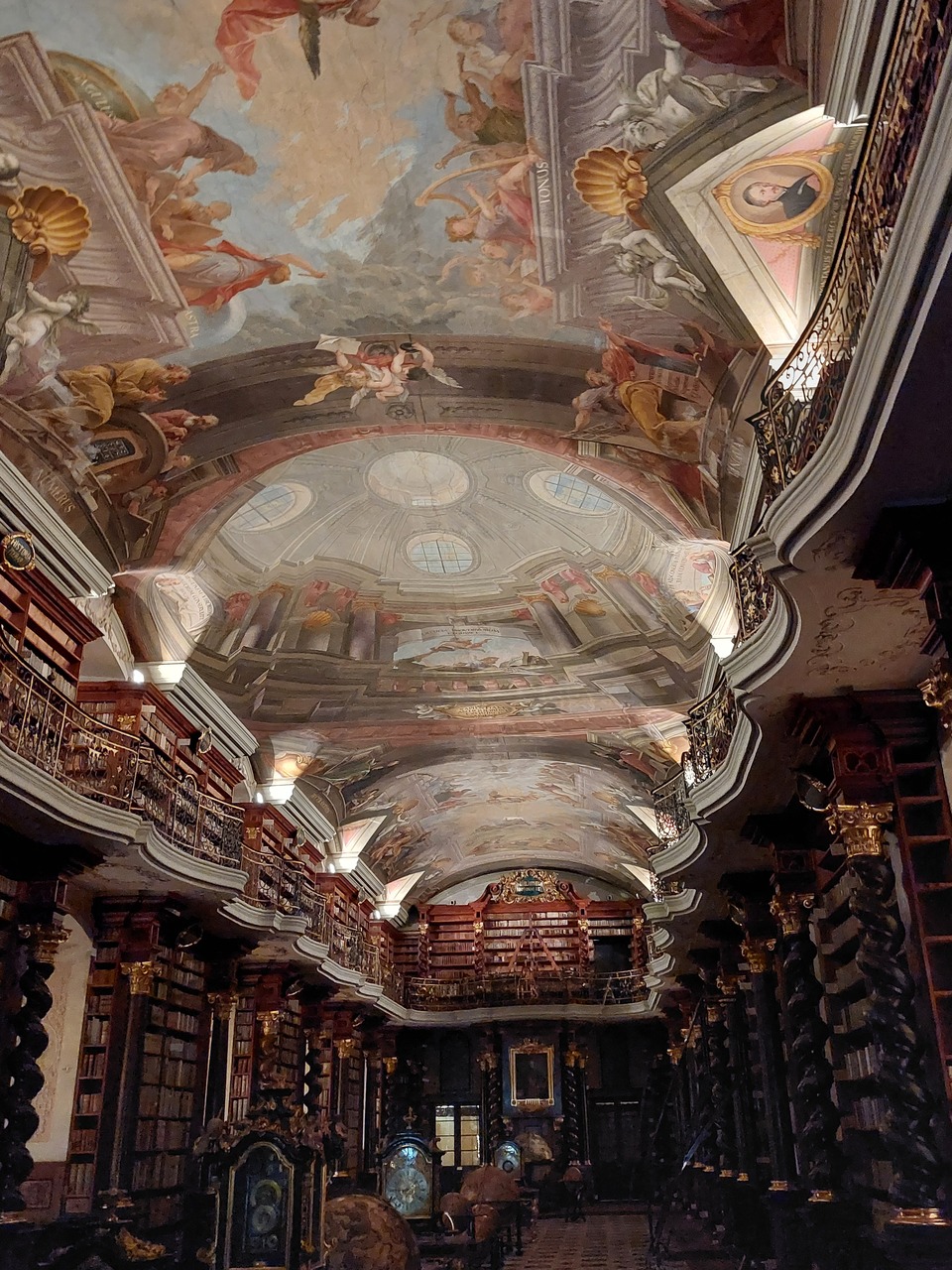 Prague-Klementinum-Library-12.jpg