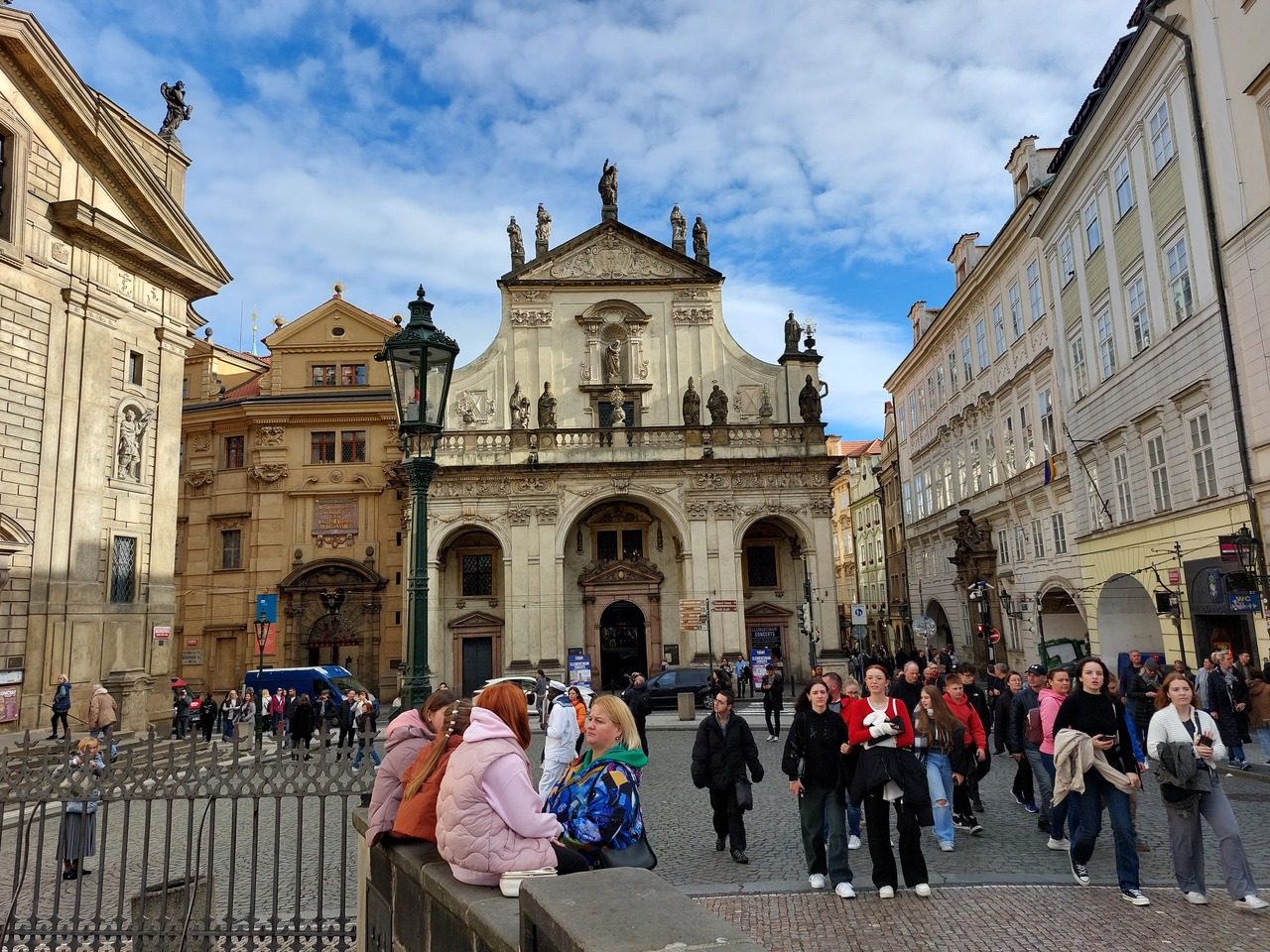 Prague-buildings-in-Krizovnicke-Square-1.jpg