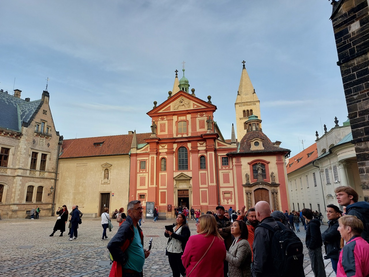 Prague-castle-14-St-George-s-Basilica.jpg