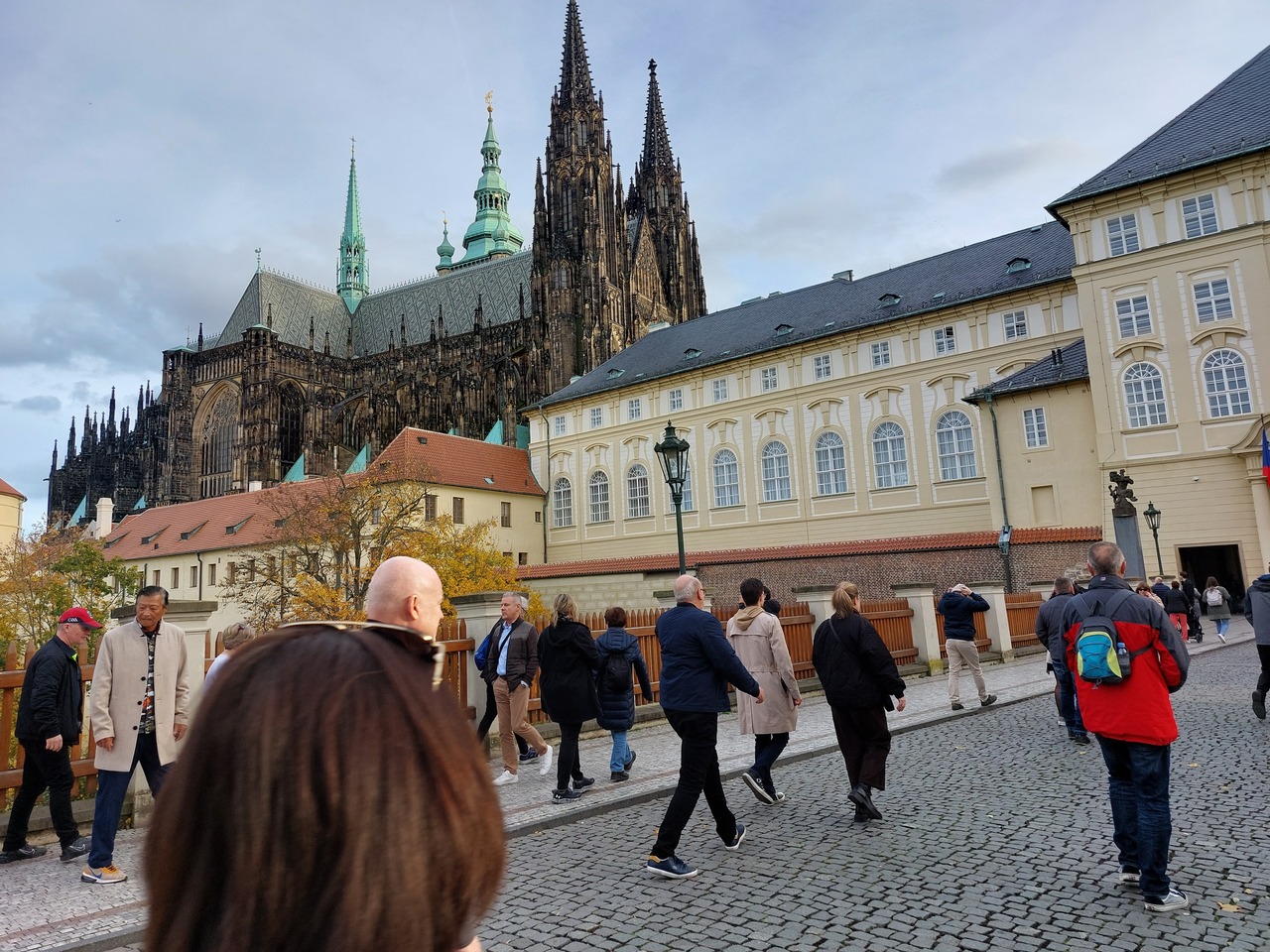 Prague-castle-3-entrance-with-St--Vitus-Church-poking-up.jpg