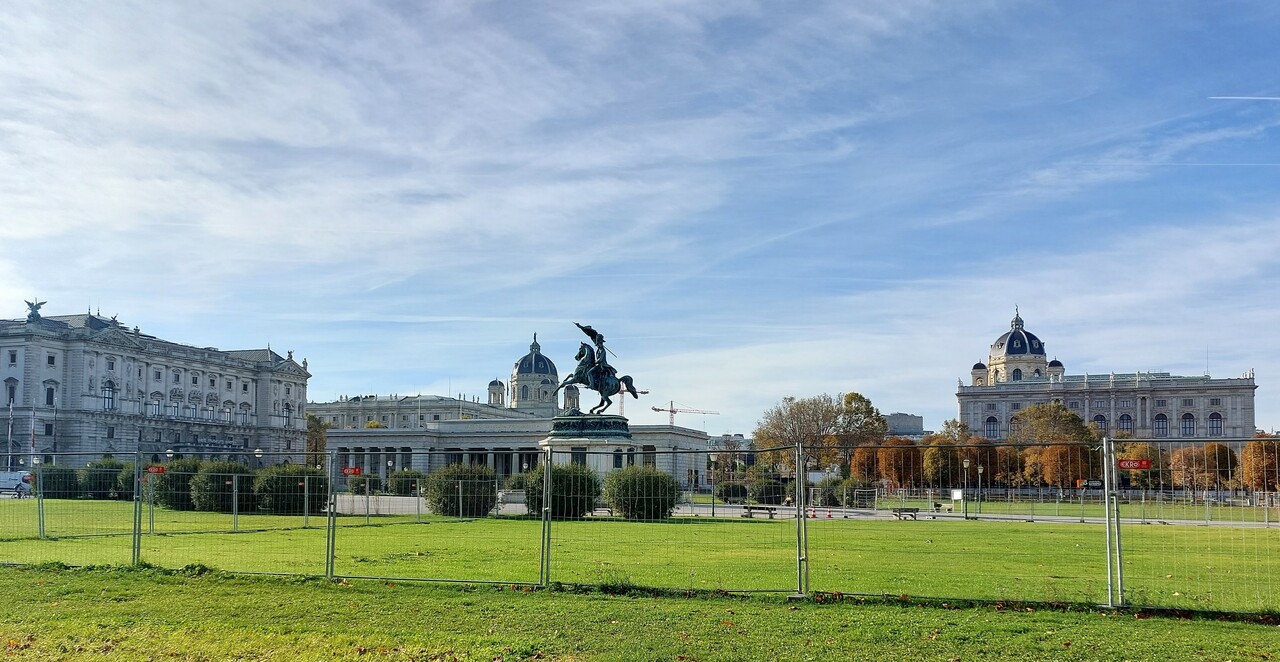 Vienna-Imperial-Palace-13a.jpg