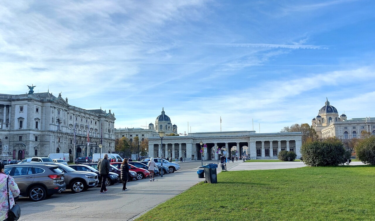 Vienna-Imperial-Palace-18a.jpg