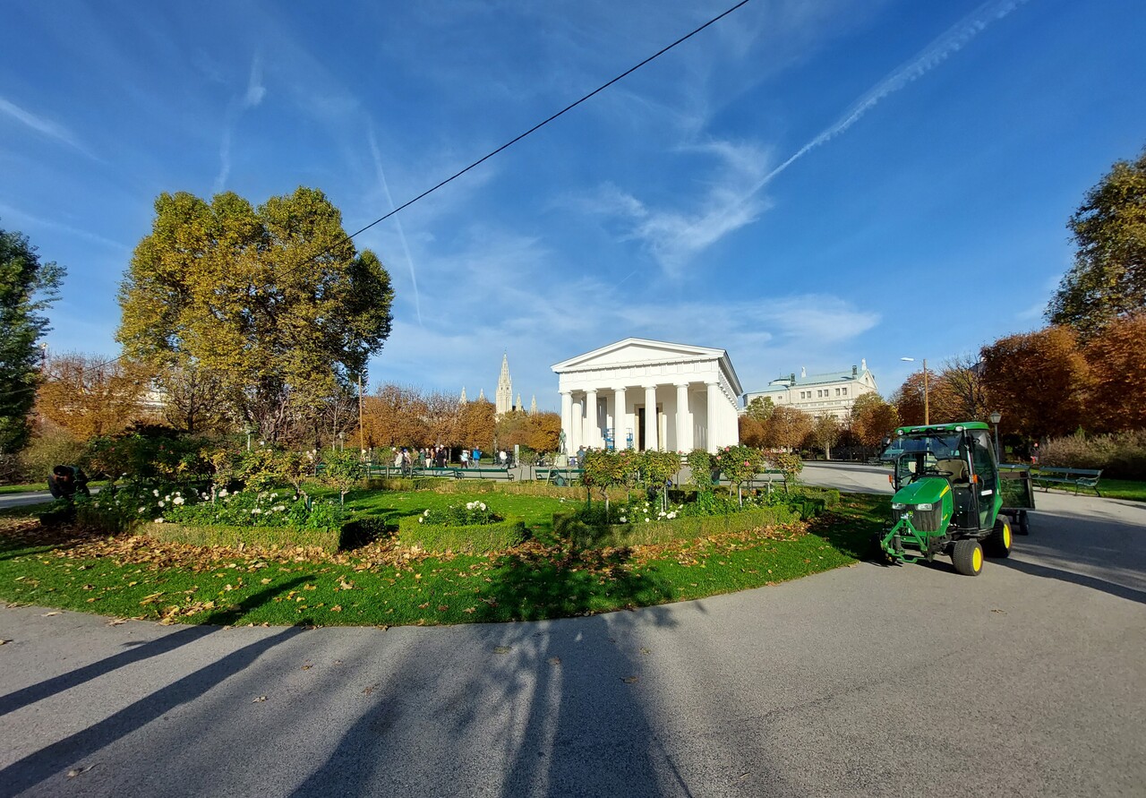 Vienna-Imperial-Palace-8a.jpg